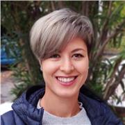 Soy Licenciada en Bellas Artes y tengo el Master en Formación del Profesorado. Imparto clases de dibujo y pintura, así como de Photoshop e InDesign. Alumnos de cualquier edad